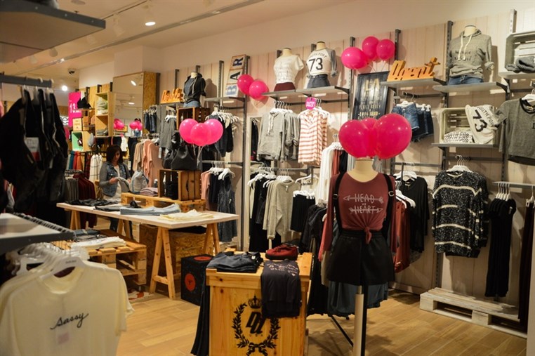 Shana Shop Opening